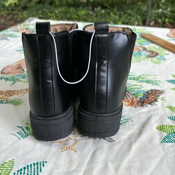 NWT Regazza Black Slip On Ankle Boots Elastic Sides Zipper Design Women’s 6 8 10 - Picture 3 of 16